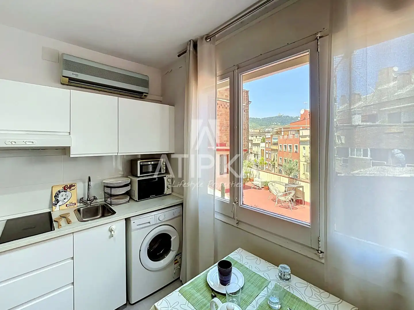 Schlafzimmer von Büro zum Verkauf in Barcelona mit Klimaanlage und Möbliert
