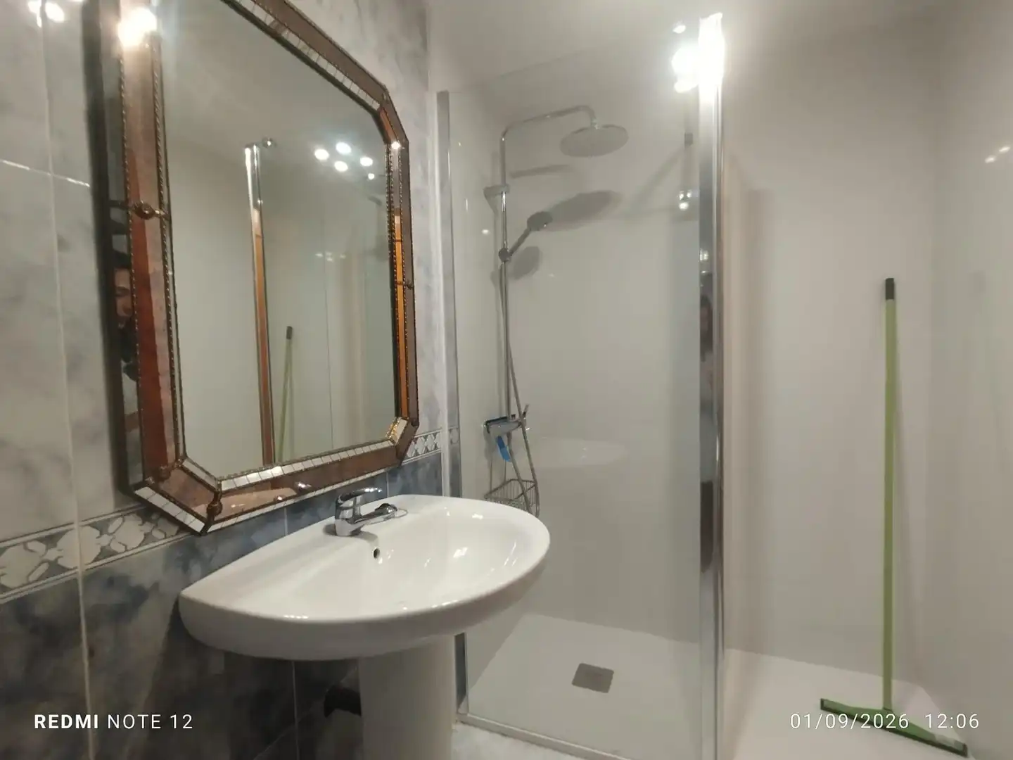 Badezimmer von Wohnungen zum Verkauf in Elche / Elx mit Terrasse, Möbliert und Balkon