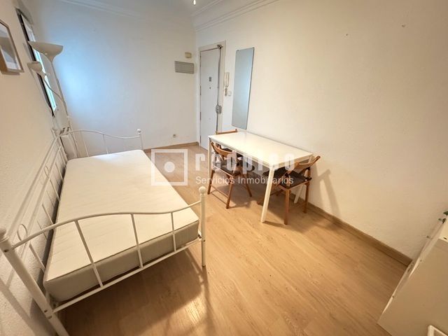 Flat to rent in DE JAIME TERCERO, Puerta del Ángel