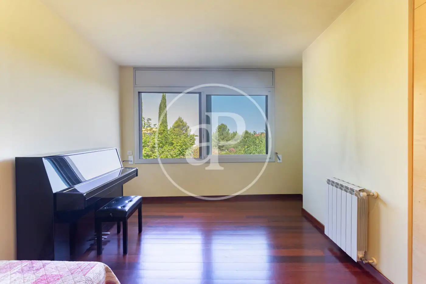 Dormitori de Casa o xalet en venda en Sant Cugat del Vallès amb Aire condicionat, Calefacció i Jardí privat