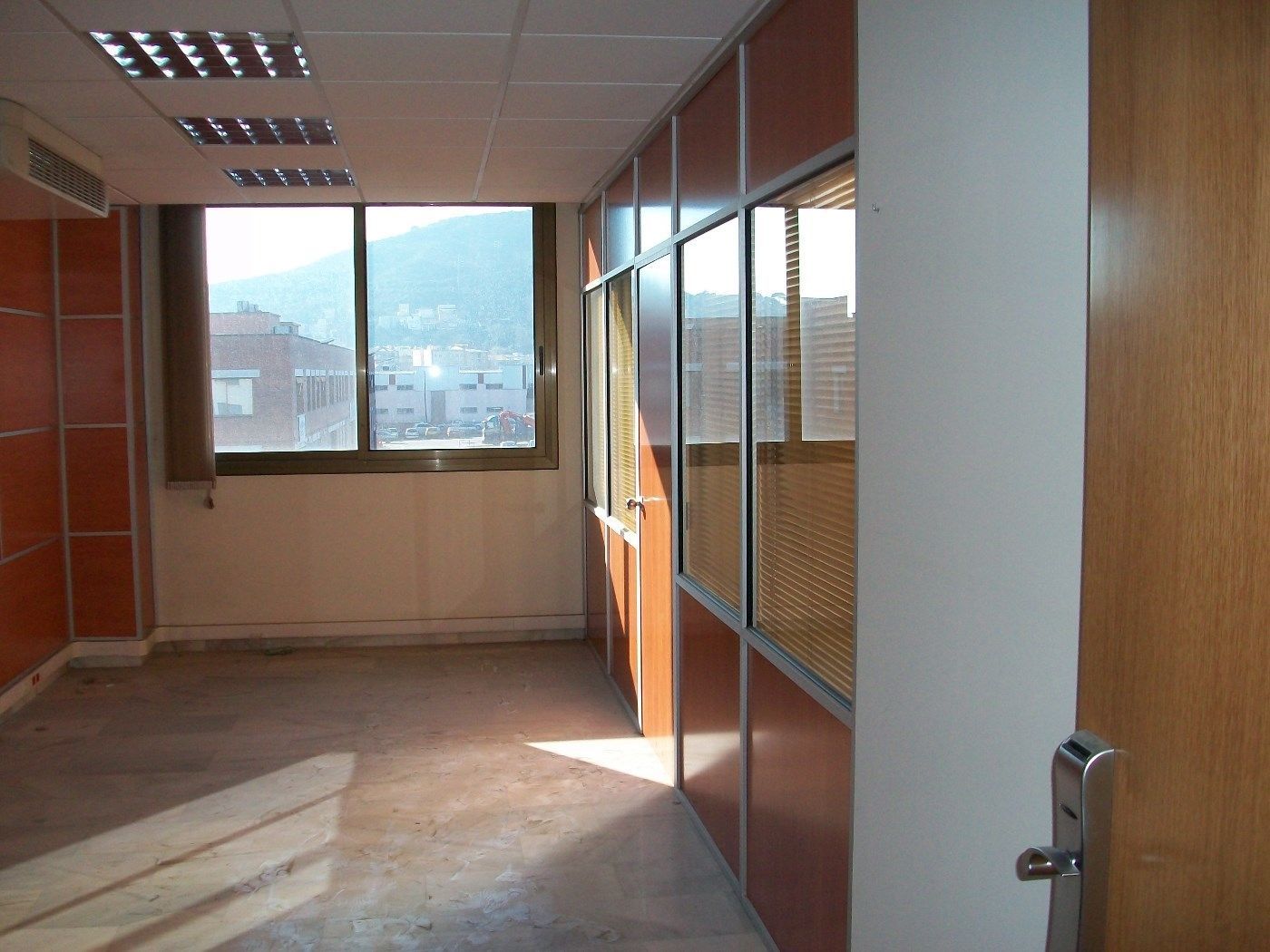Office to rent in Montcada i Reixac  with Air Conditioner