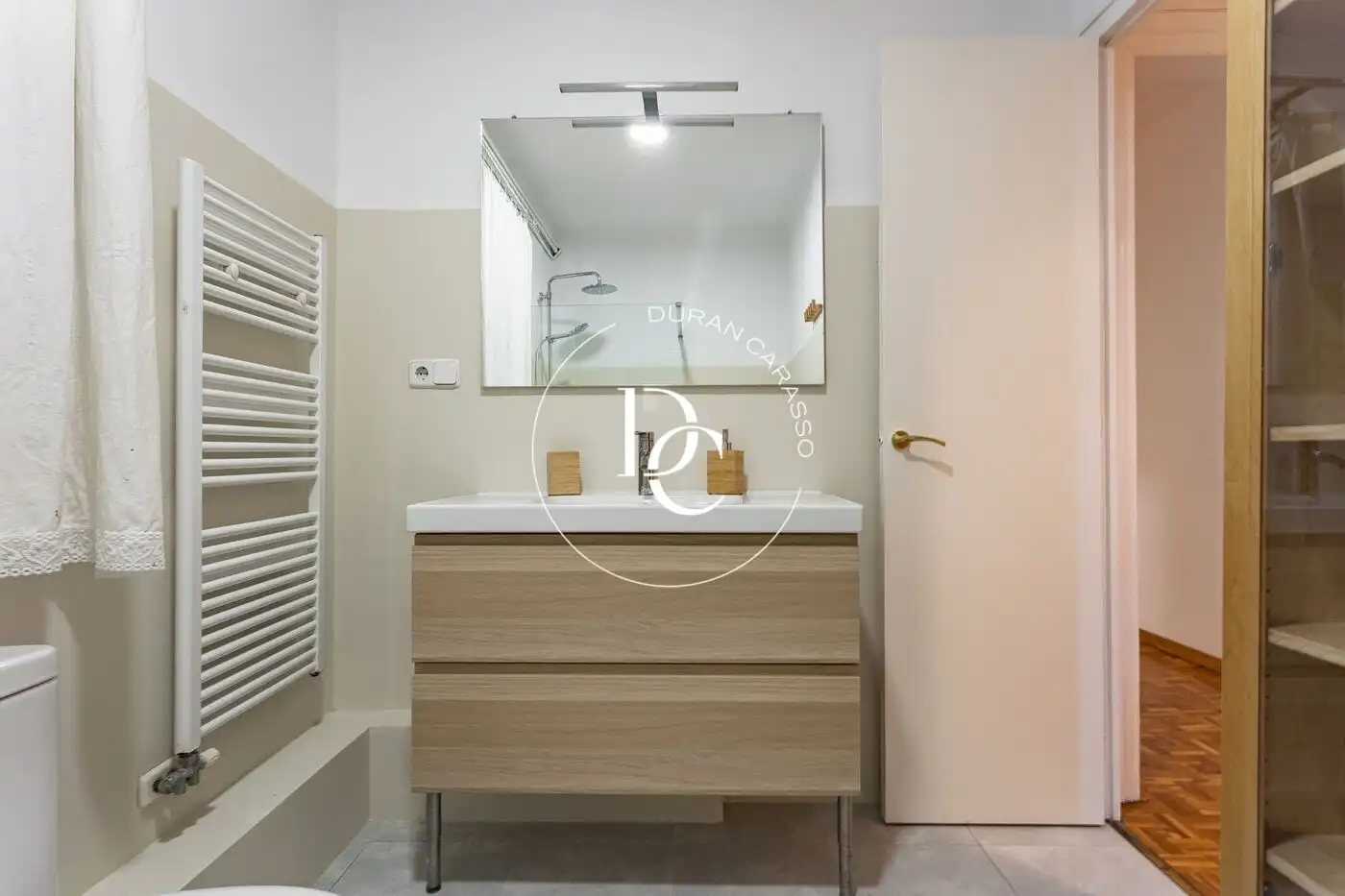 Bathroom of Flat for sale in Barcelona  with Air Conditioner, Heating and Furnished