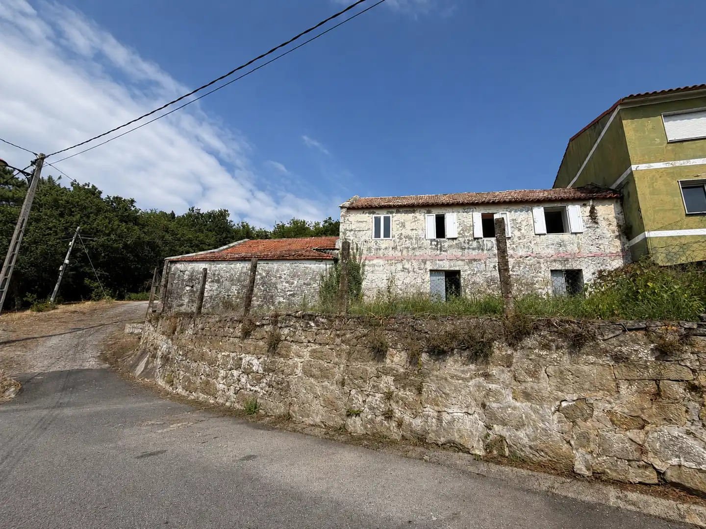 Vista exterior de Casa adosada en venda en Marín amb Jardí privat