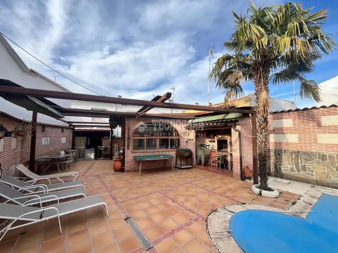 Terraza de Casa adosada en venta en Las Herencias con Calefacción, Piscina y Amueblado