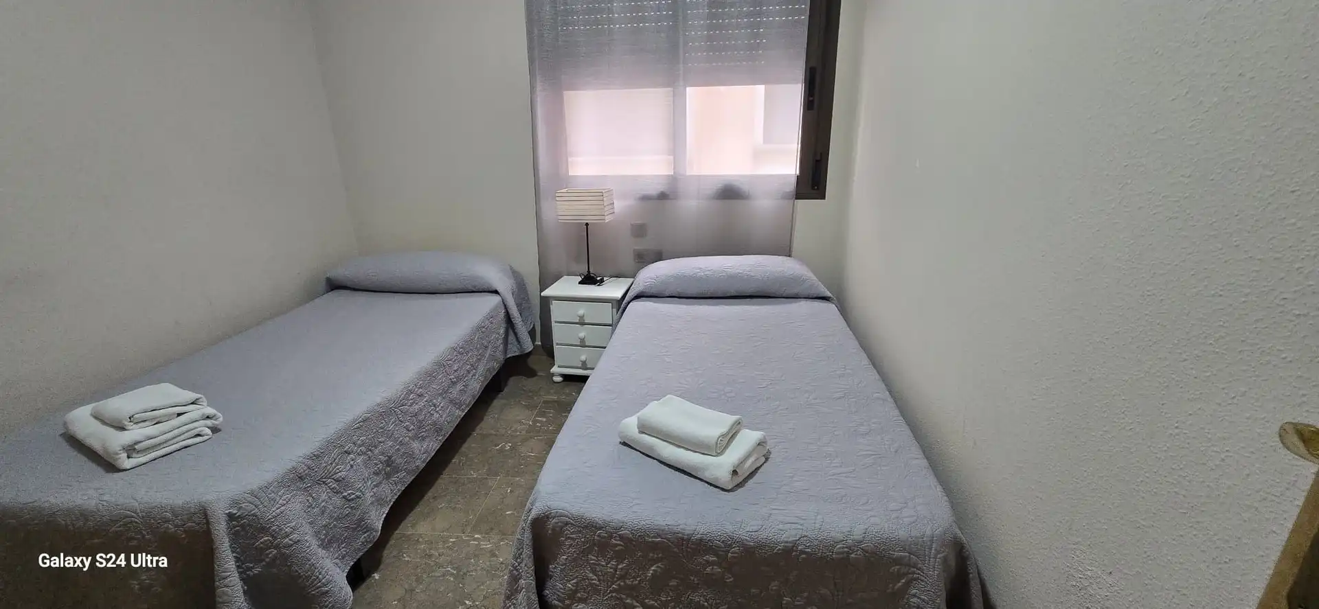 Habitación de Apartamento de alquiler en Torrevieja con Aire acondicionado, Calefacción y Terraza