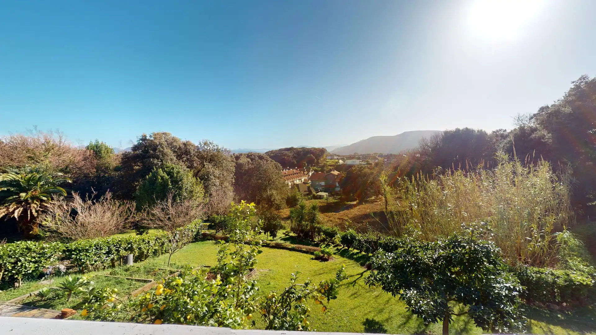 Jardí de Casa o xalet en venda en Arnuero amb Calefacció, Terrassa i Balcó