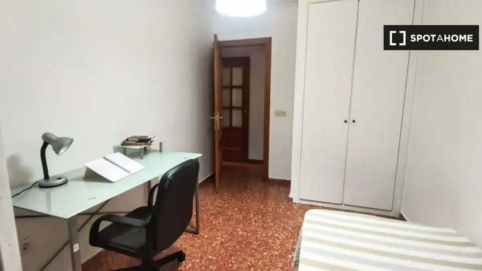 Habitación de Piso de alquiler en Burjassot con Aire acondicionado, Calefacción y Amueblado