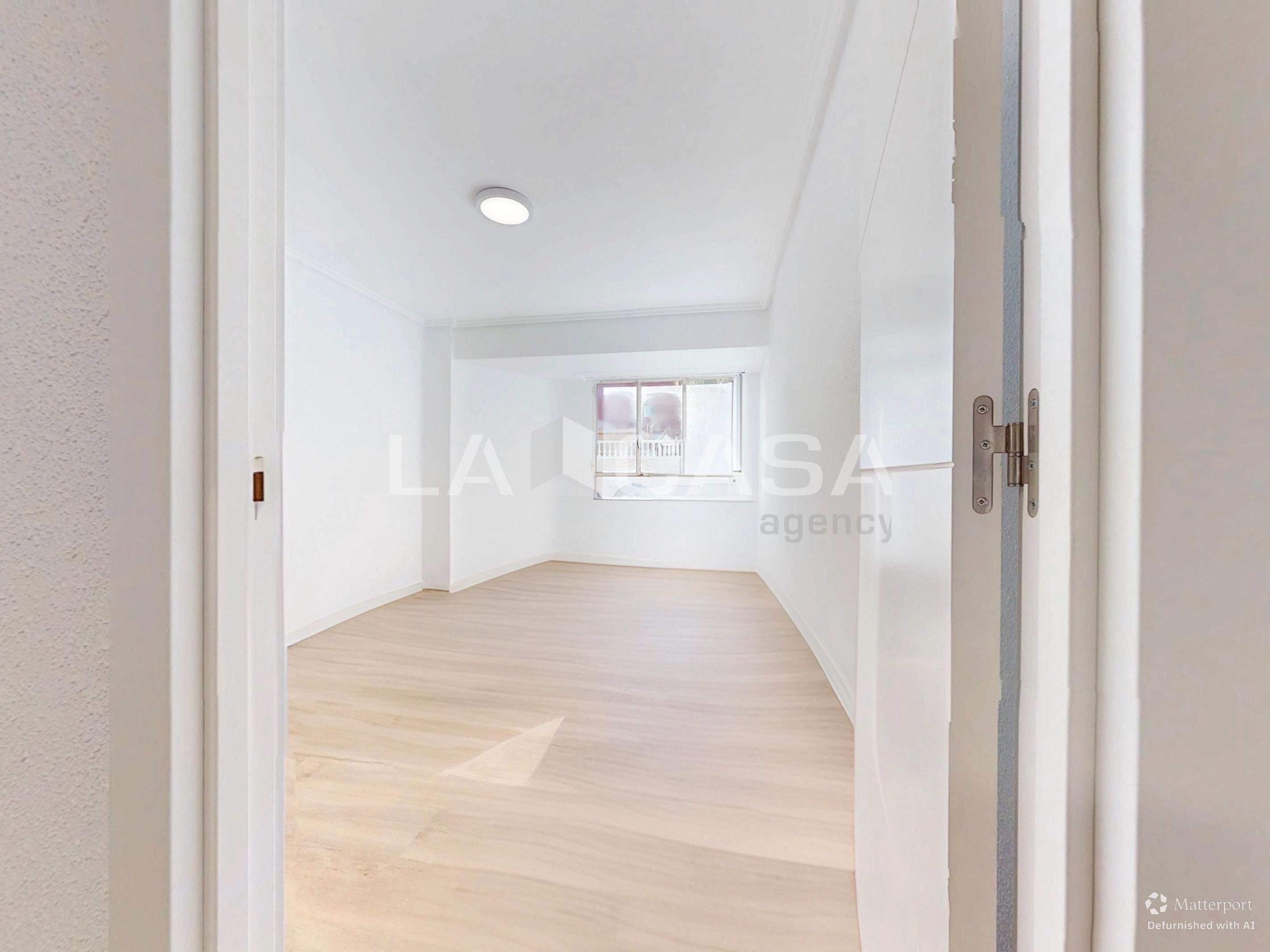 Flat for sale in  Valencia Capital  with Balcony