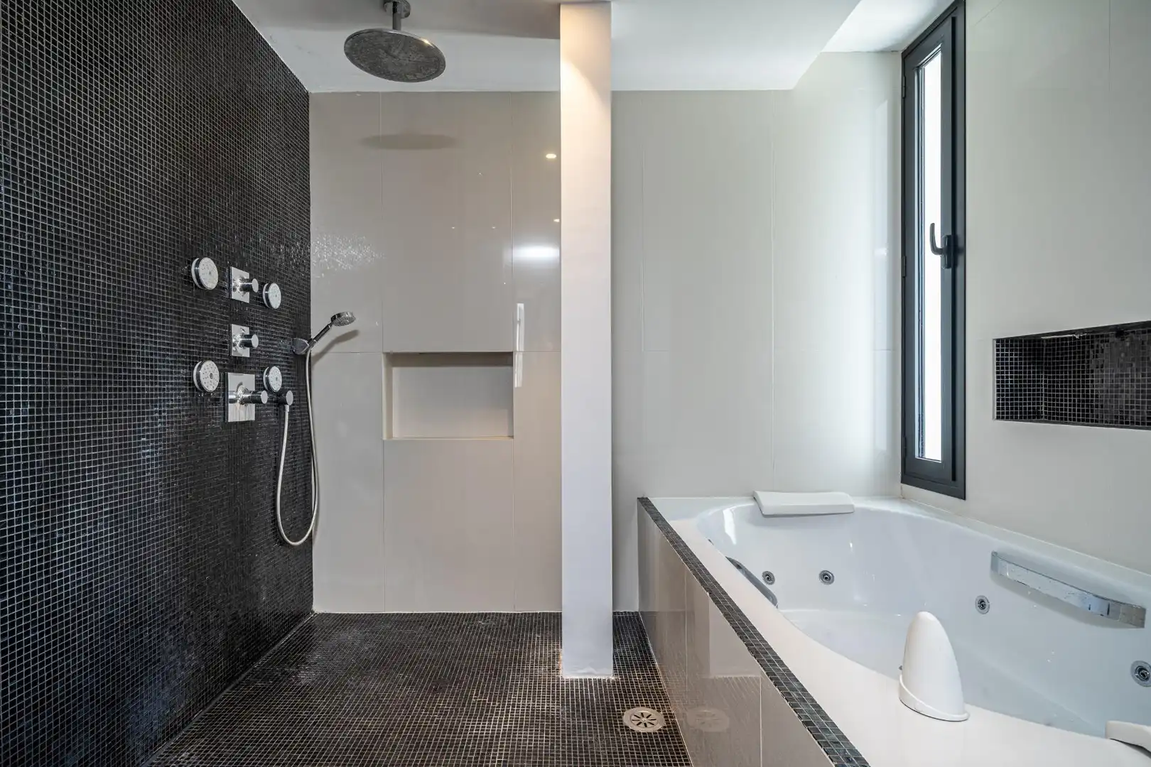 Bany de Casa o xalet en venda en  Palma de Mallorca amb Aire condicionat, Calefacció i Jardí privat