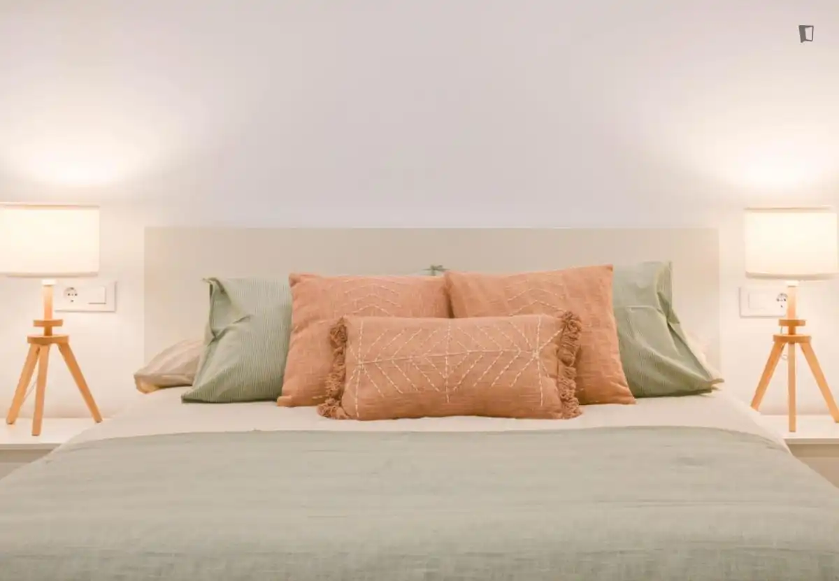 Schlafzimmer von Wohnungen zur Miete in Madrid mit Klimaanlage, Möbliert und Ofen