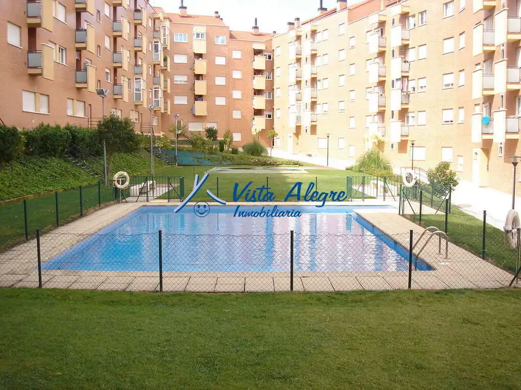 Piso con terraza en venta en Calle Arsenio Marcelino Salazar, imagen 2