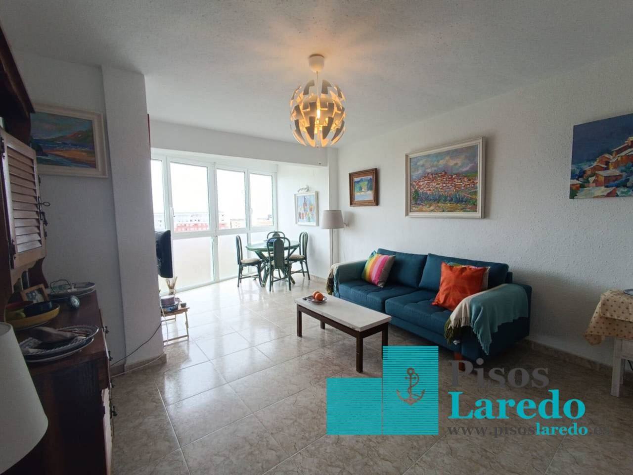 Sala de estar de Piso de alquiler en Laredo con Calefacción, Amueblado y Piscina comunitaria