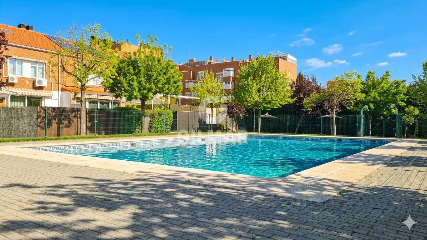 Swimming pool of Single-family semi-detached for sale in Boadilla del Monte  with Heating, Private garden and Swimming Pool