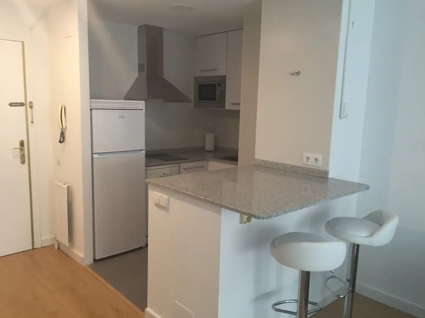 Cuina de Pis de lloguer en  Pamplona / Iruña amb Calefacció, Parquet i Moblat