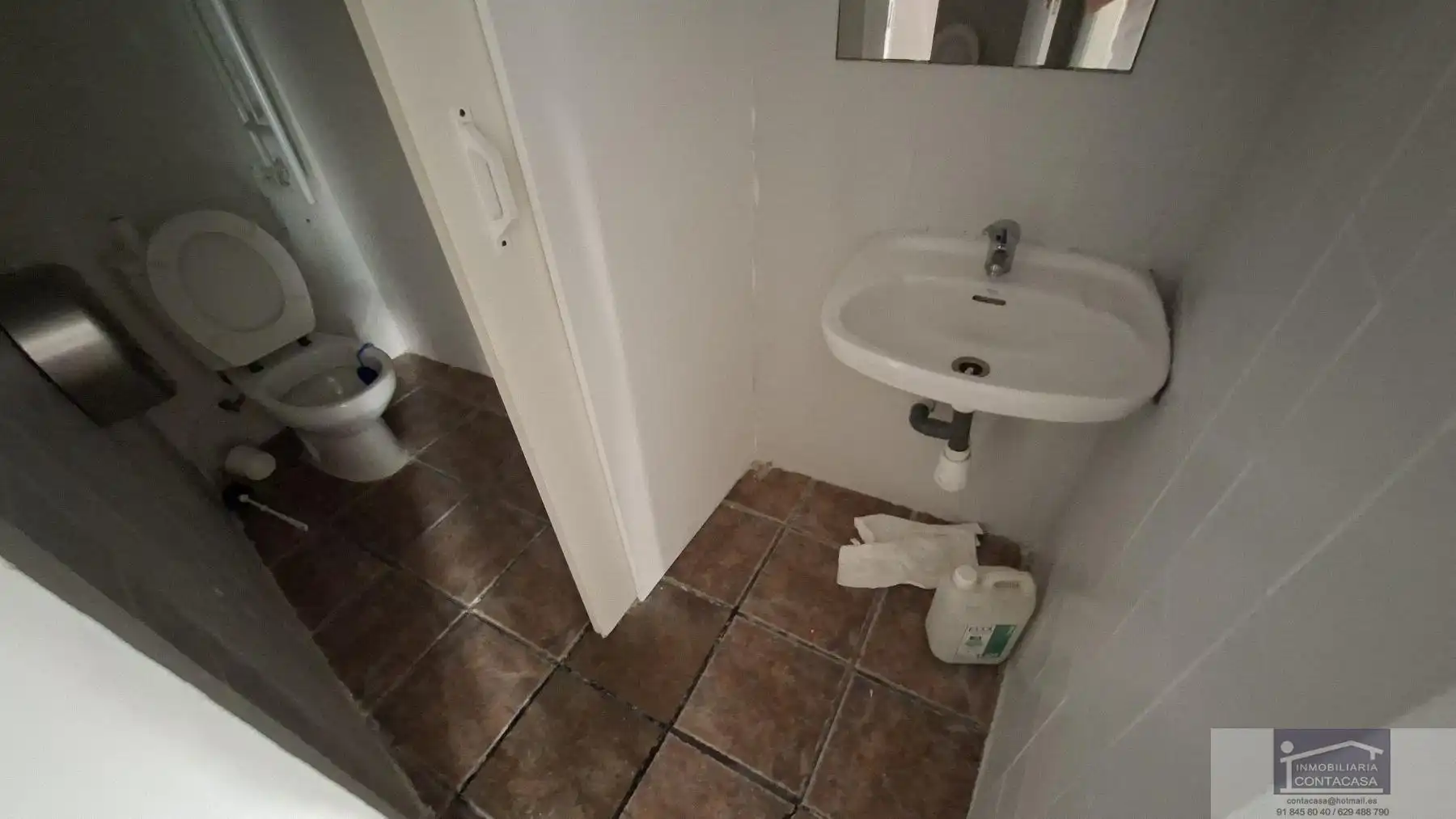 Baño de Local de alquiler en Madrid