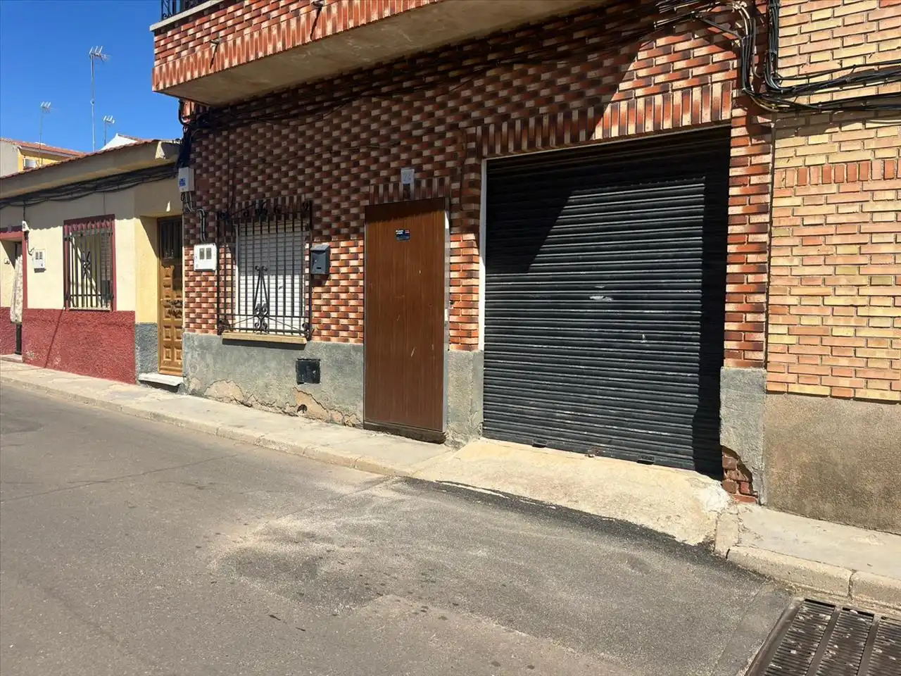 Vista exterior de Casa adosada en venta en Los Navalmorales con Terraza