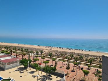 Àtic amb piscina en venda a Avenida Papa luna 67