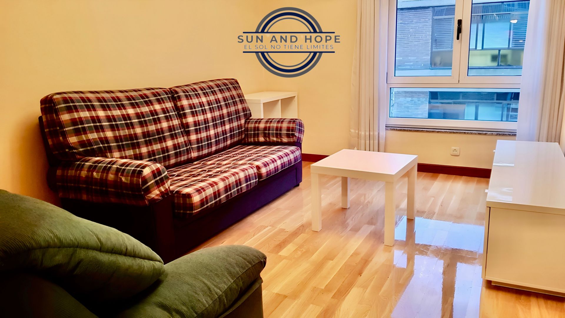 Living room of Flat for sale in Oviedo   with Heating, Parquet flooring and Storage room