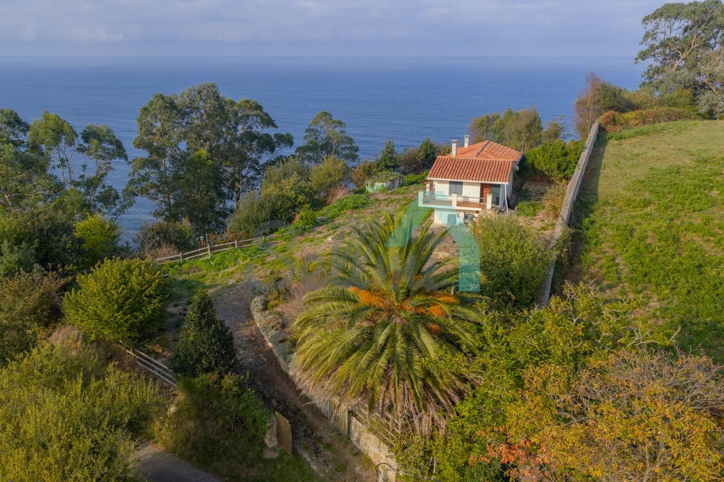 Vista exterior de Casa o xalet en venda en Ribadesella amb Calefacció, Jardí privat i Parquet