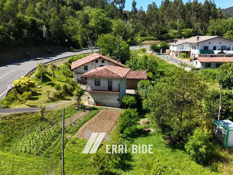 Außenansicht von Country house zum Verkauf in Mungia mit Privatgarten, Abstellraum und Balkon