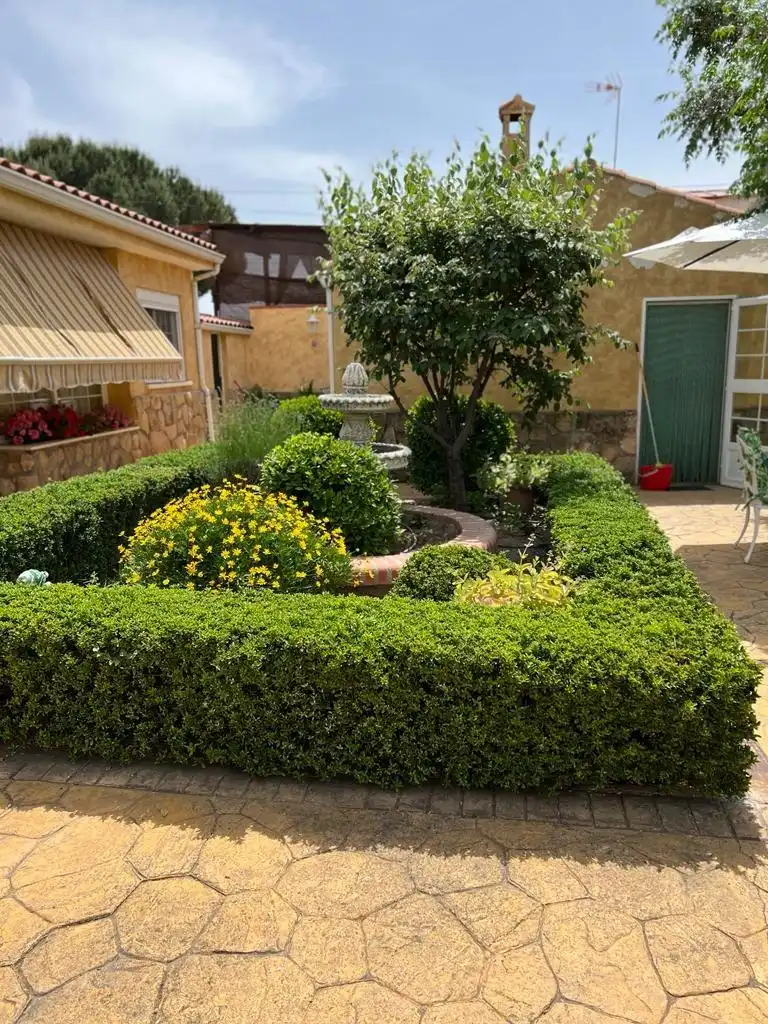 Garden of Houses for sale in Illescas  with Air Conditioner, Private garden and Parquet flooring