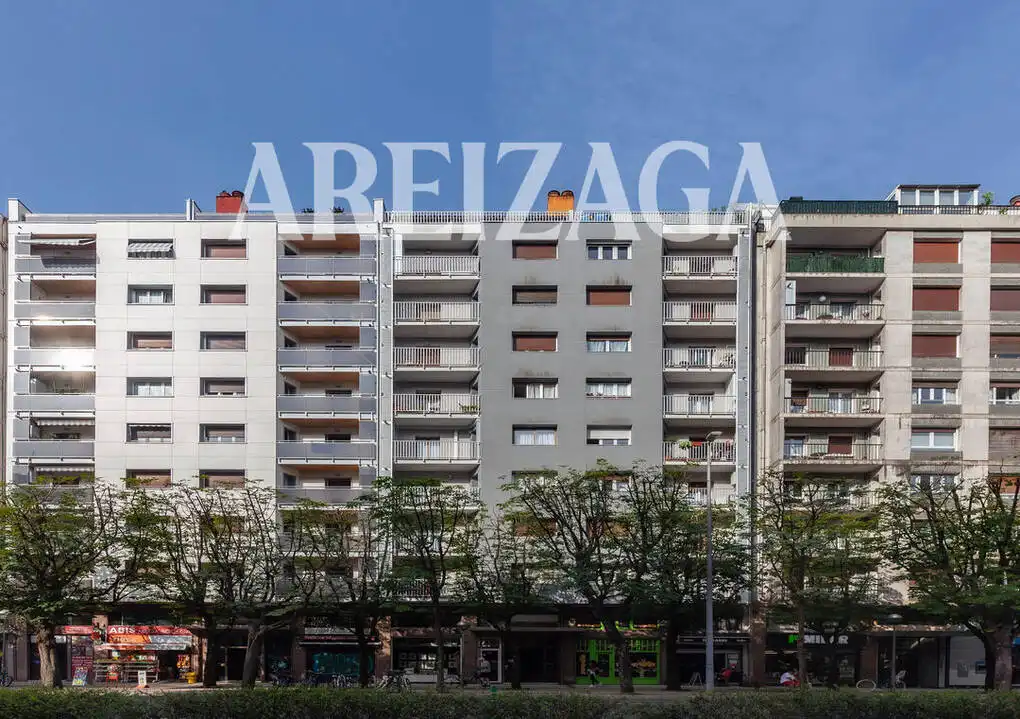 Außenansicht von Wohnung zum Verkauf in Donostia - San Sebastián  mit Heizung und Balkon