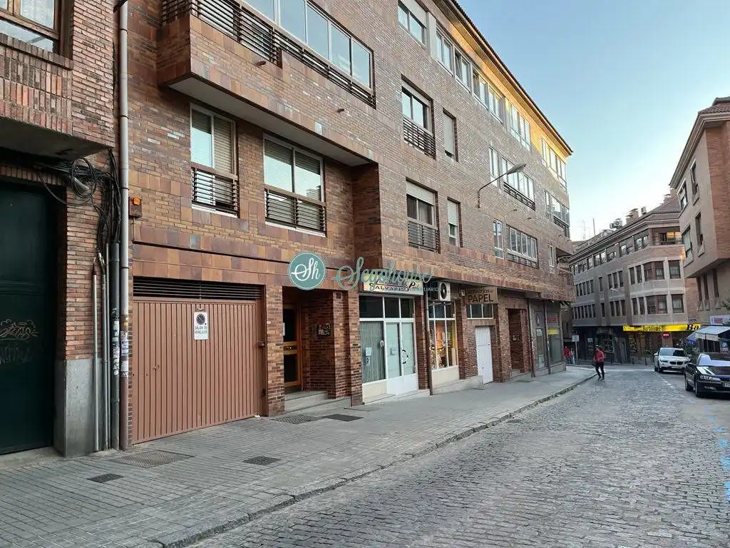 Vista exterior de Piso en venta en Segovia con Calefacción y Trastero