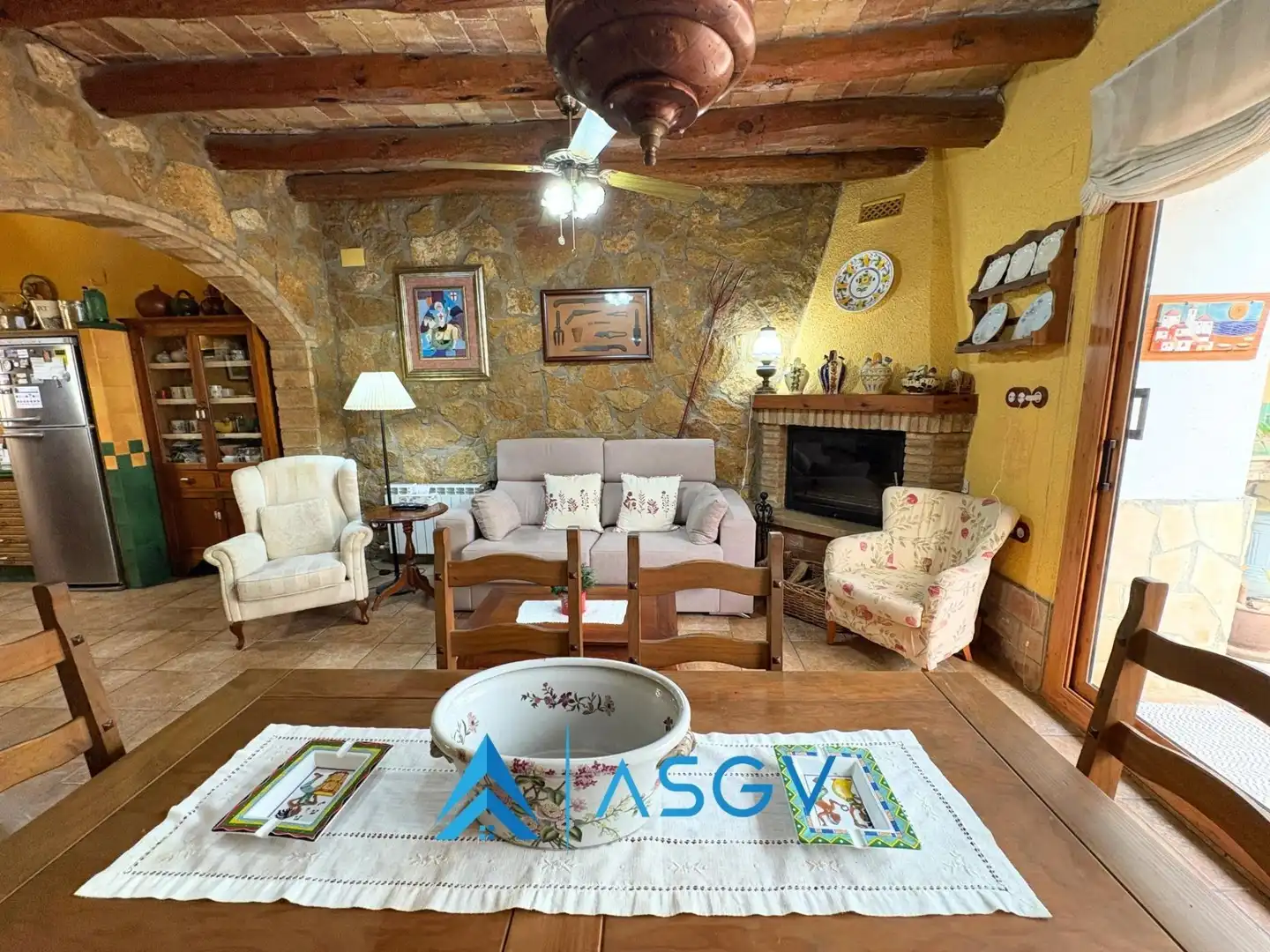 Sala de estar de Casa o chalet en venta en Torrelavit con Calefacción, Terraza y Balcón