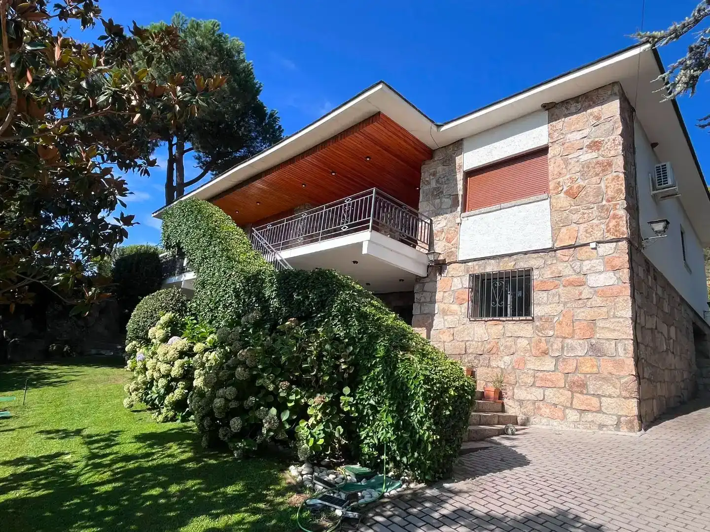 Vista exterior de Casa o chalet en venta en Galapagar con Aire acondicionado, Piscina y Balcón