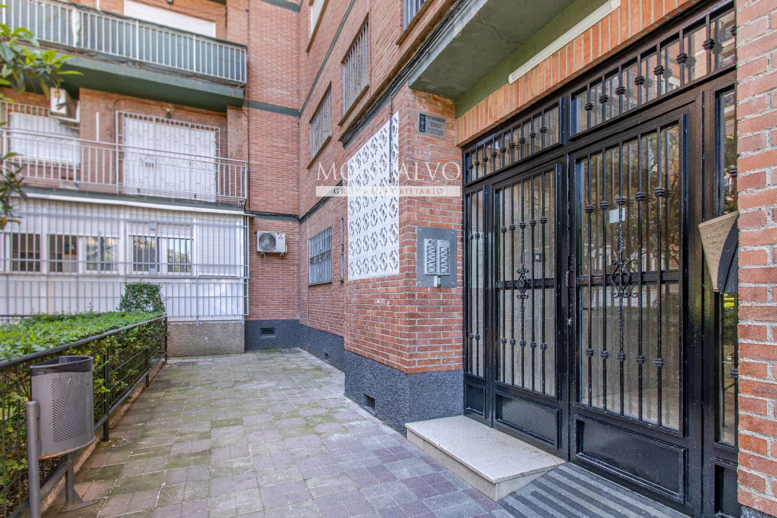 Vista exterior de Piso de alquiler en  Granada Capital con Terraza y Amueblado