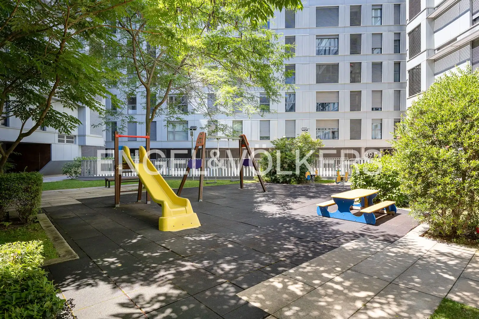 Terraza de Apartamento en venta en Madrid con Aire acondicionado, Calefacción y Jardín privado