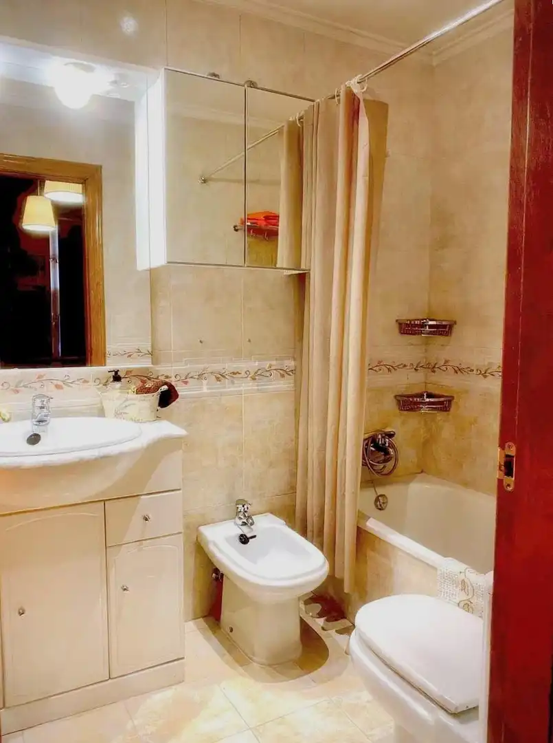 Badezimmer von Wohnung zur Miete in Oviedo  mit Heizung, Abstellraum und Möbliert