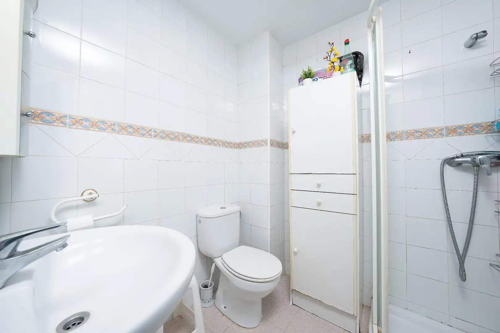 Bathroom of Flat for sale in Elche / Elx  with Heating, Furnished and Balcony