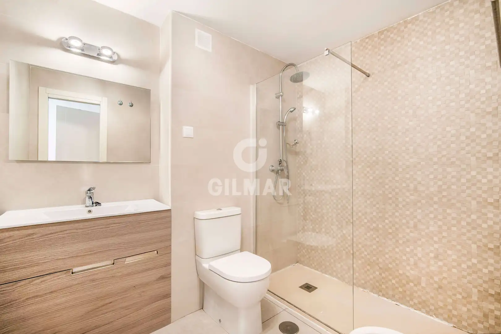 Bany de Apartament en venda en Marbella amb Calefacció, Traster i Piscina