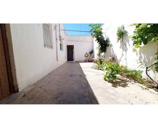 Vista exterior de Casa o xalet en venda en Roquetas de Mar amb Calefacció, Jardí privat i Moblat