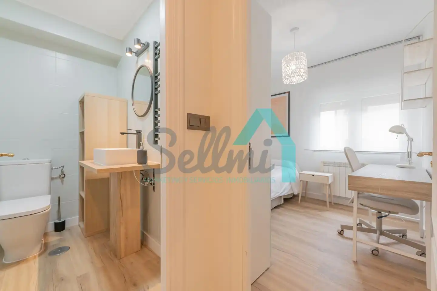 Bedroom of Flat for share in Oviedo   with Heating, Terrace and Furnished