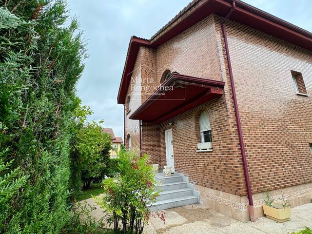 Casa-chalet en Venta en Erlautza en Zigoitia