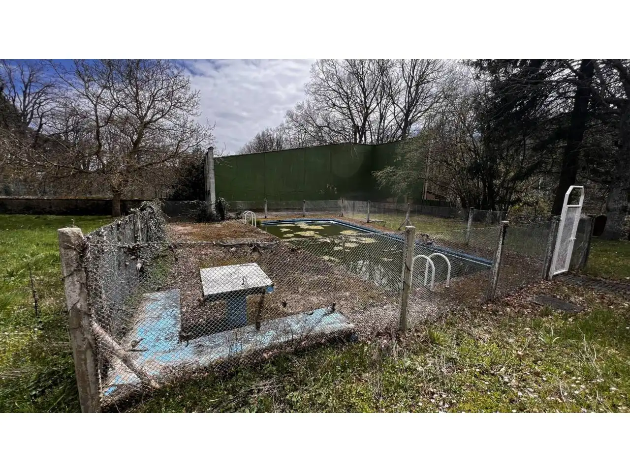 Piscina de Casa o xalet en venda en Merindad de Montija amb Calefacció, Jardí privat i Parquet
