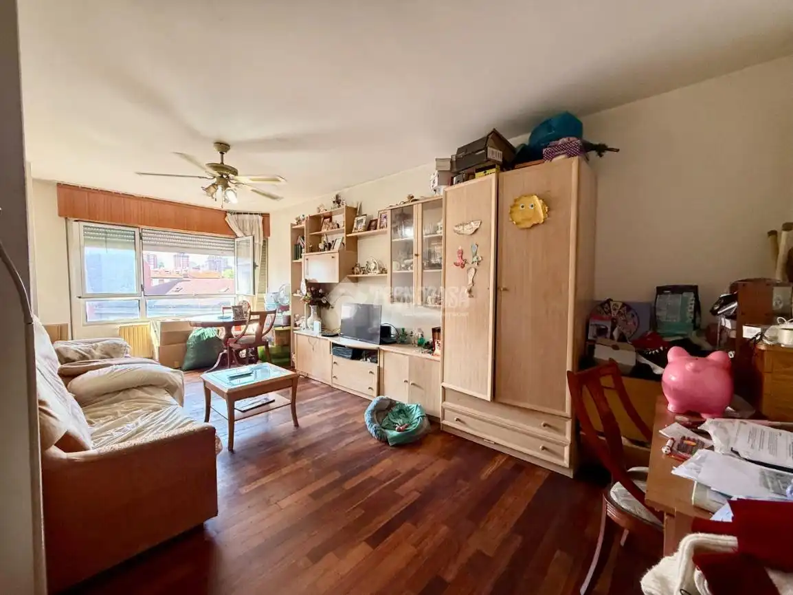 Sala d'estar de Pis en venda en Santander amb Balcó