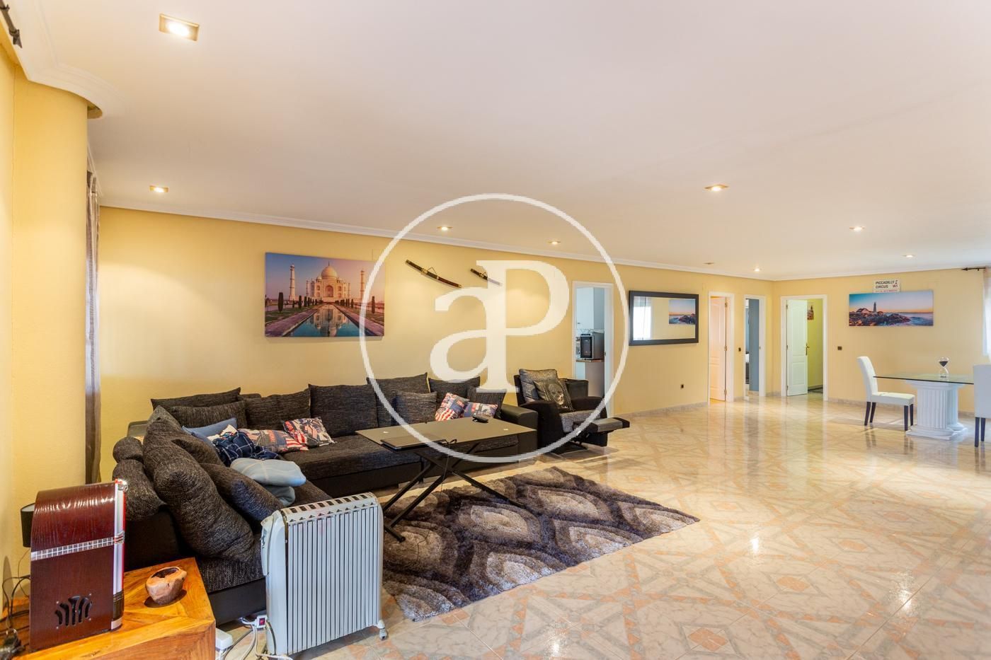Sala d'estar de Casa o xalet en venda en Turís amb Aire condicionat, Jardí privat i Terrassa