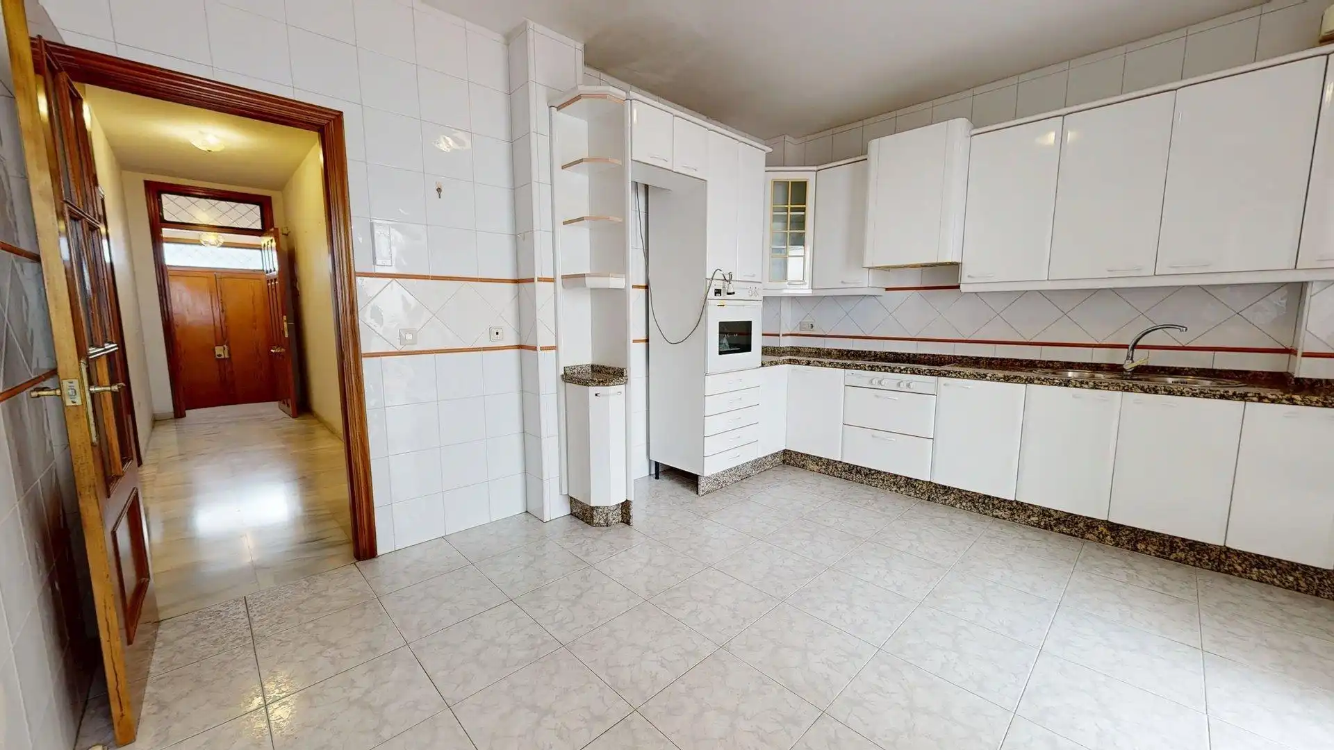 Cuina de Casa adosada en venda en Córdoba amb Aire condicionat, Calefacció i Terrassa