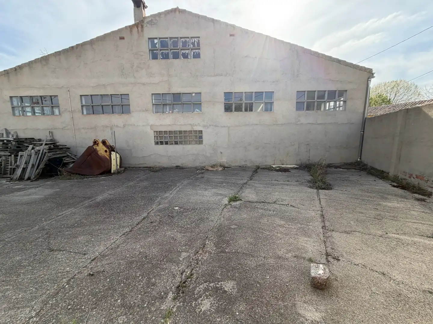 Vista exterior de Nave industrial en venta en Ávila