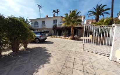 Vista exterior de Casa o xalet en venda en La Nucia amb Aire condicionat, Terrassa i Piscina