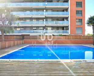 Piscina de Pis en venda en Cornellà de Llobregat amb Calefacció i Terrassa