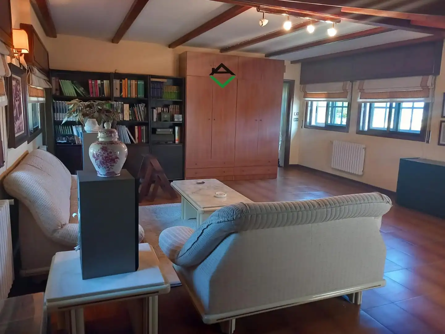 Sala d'estar de Casa o xalet en venda en Cangas  amb Calefacció, Terrassa i Traster