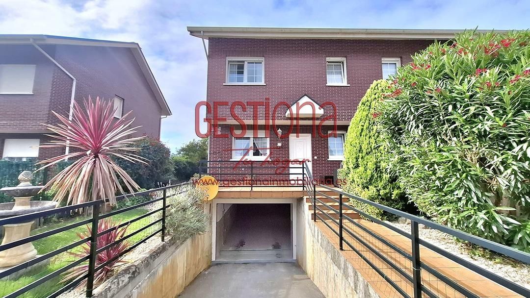 Vista exterior de Casa adosada en venda en Marina de Cudeyo amb Calefacció, Jardí privat i Terrassa