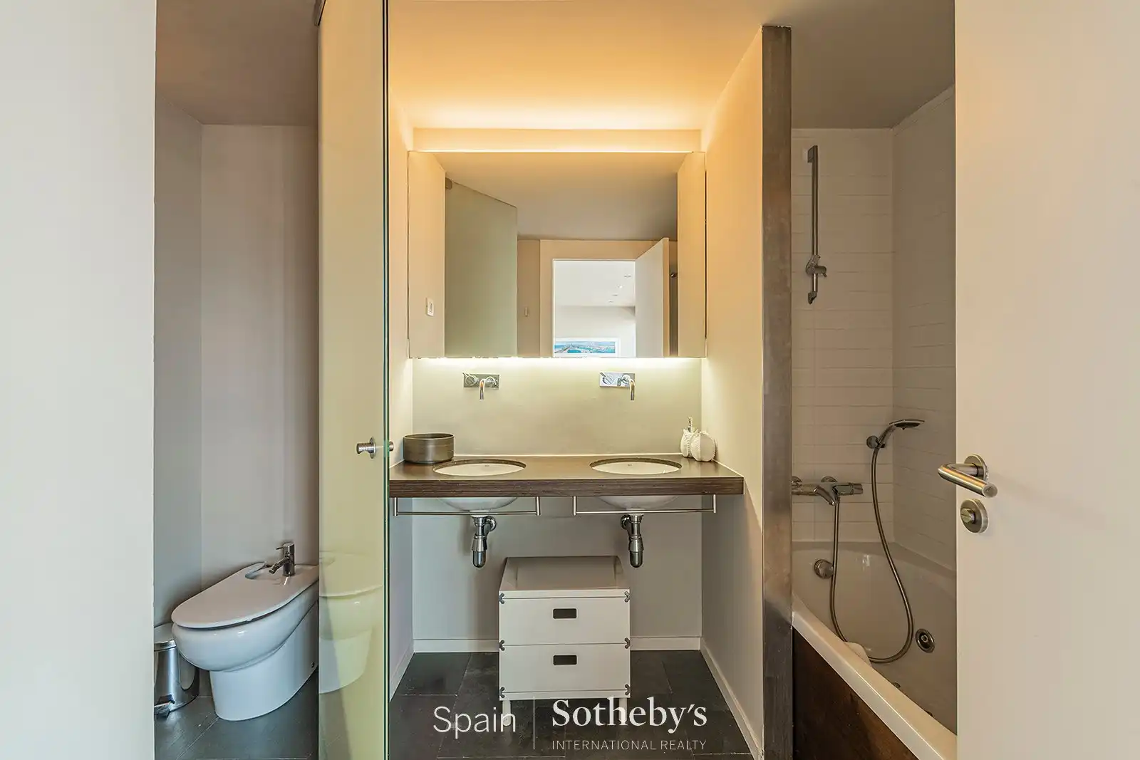 Baño de Ático en venta en Barcelona con Aire acondicionado, Terraza y Piscina