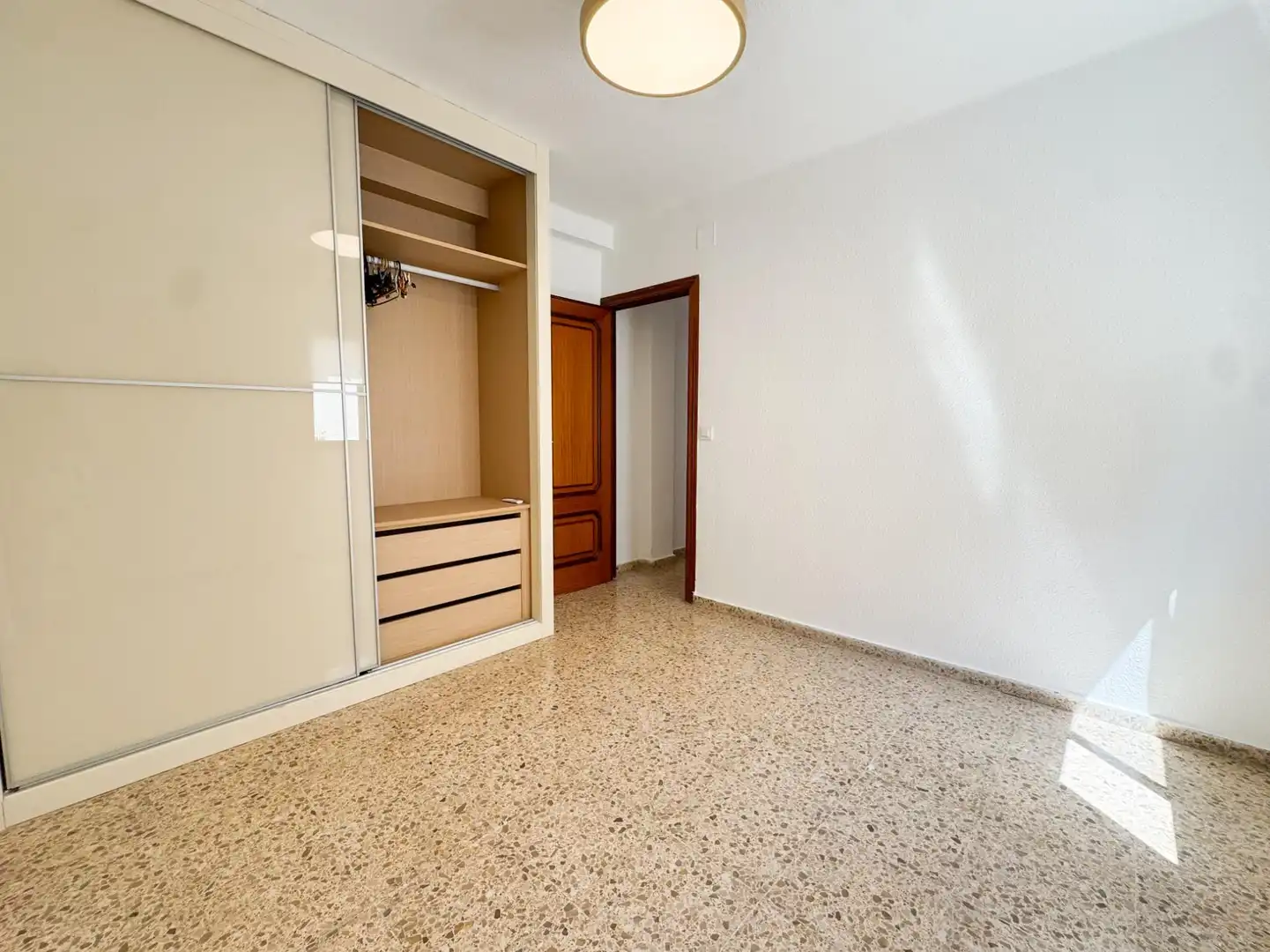 Habitación de Piso de alquiler en Catarroja con Aire acondicionado y Trastero