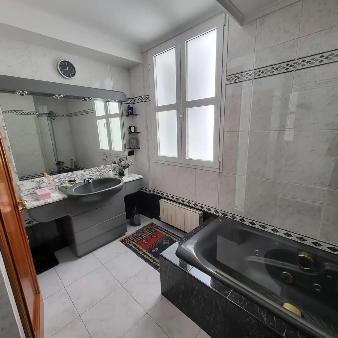 Baño de Piso en venta en Bilbao  con Calefacción y Trastero