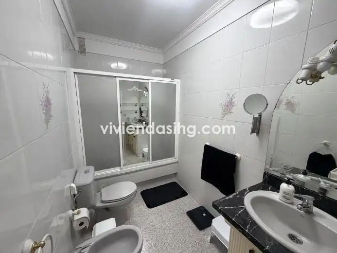 Bathroom of Flat for rent in Longuera - Toscal